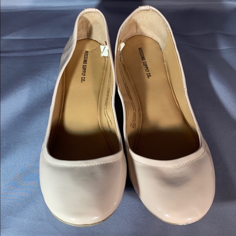 Tan patent leather ballet flat shoes 🩰